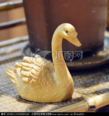 天鵝工藝品：優(yōu)雅與藝術的完美融合